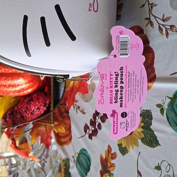 Hello Kitty Makeup Bag - Picture 2 of 7